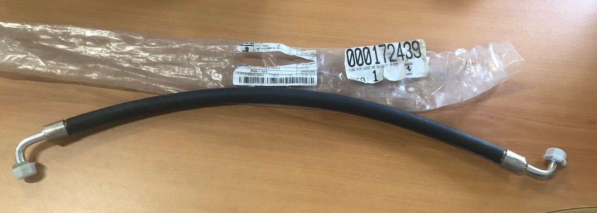 F355 – TUYAU DE RETOUR ESS/POMPE DROIT – 172439 –&nbsp;157653